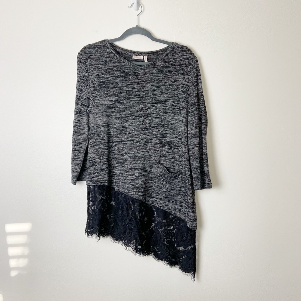 LOGO LORI GOLDSTEIN • Grey/Black Heather Marled Knit Top Asymmetrical Lace Hem